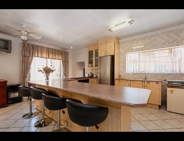 6 BEDROOM HOUSE FOR SALE IN RANDHART